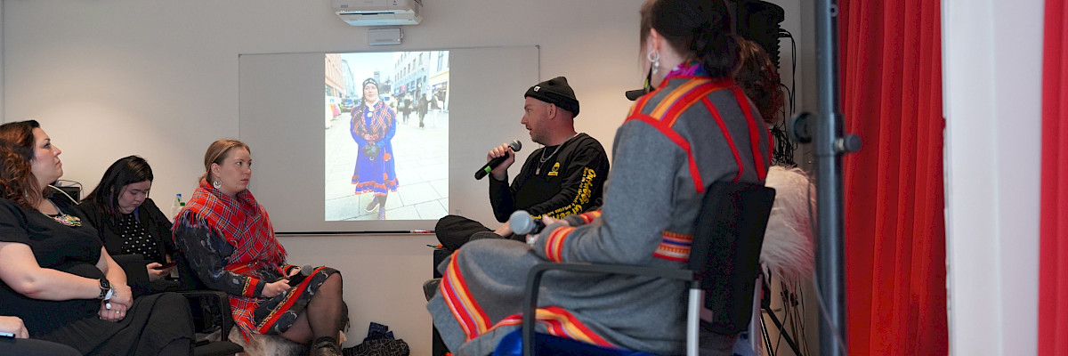 Dáiddadállu continuously cooperates with other Indigenous Peoples’ communities, especially in the Arctic region. The pictures show when Dáiddadállu was in Nuuk during a project focused on promoting Indigenous Peoples’ art internationally